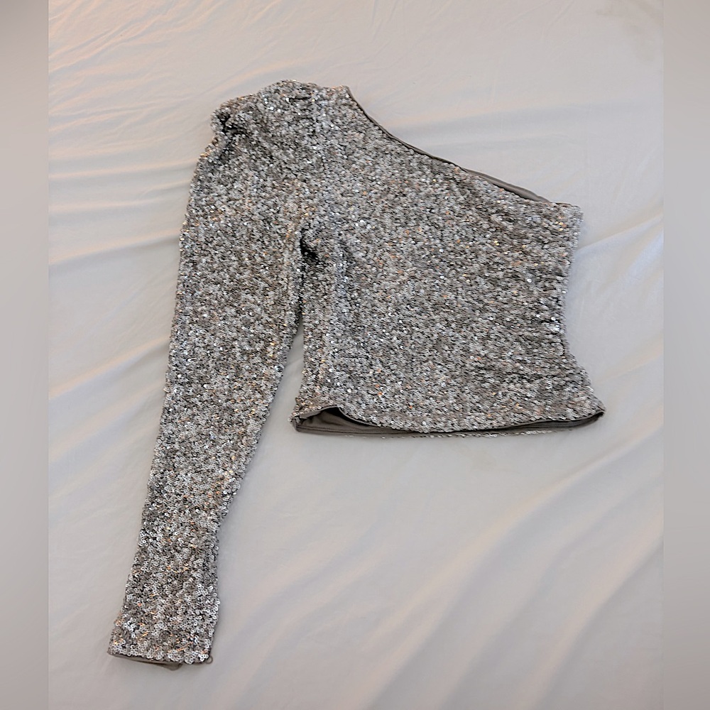 express one shoulder silver sequin top $88 NWT party cocktail concert